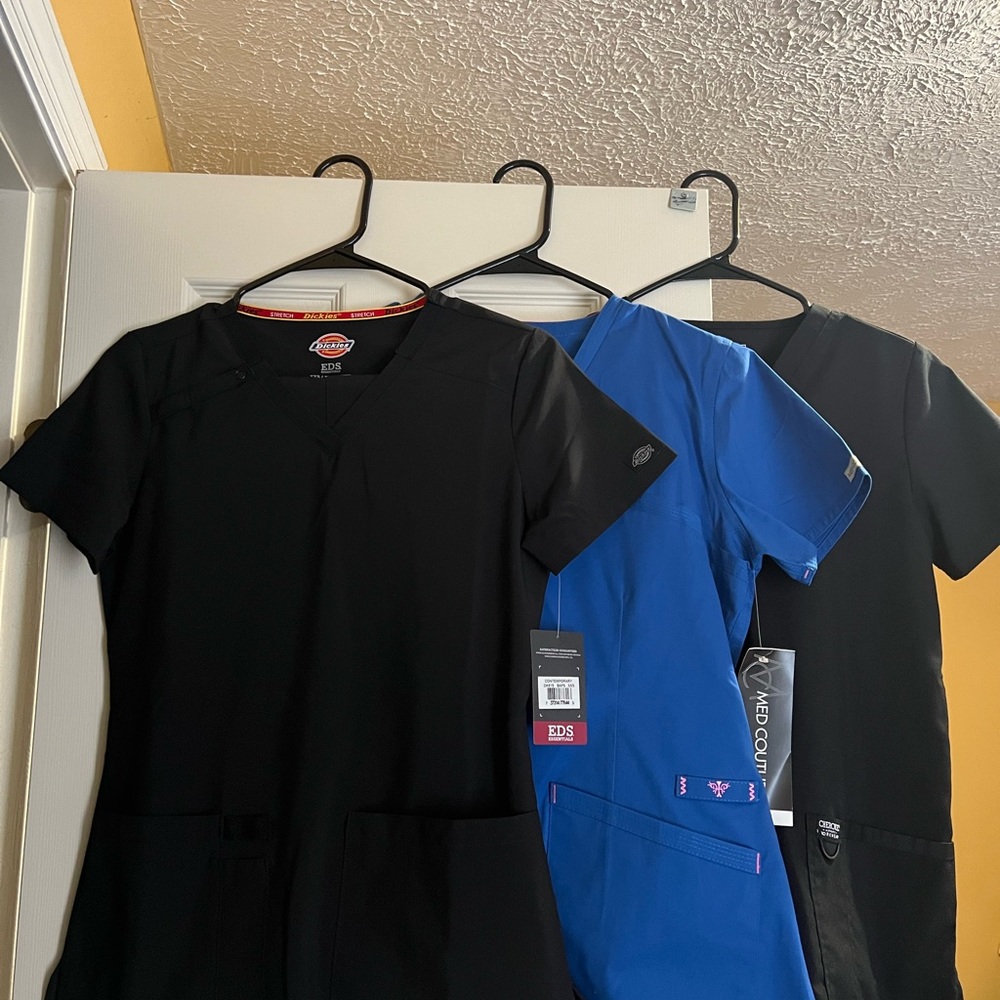 Women’s Scrubs (buy individual or a set) in mixed sizes, new and like new!